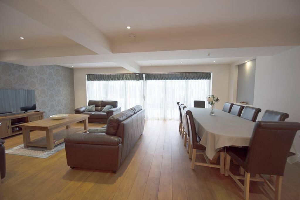 Luxury 6 Bedroom House With Parking - Northwood Northwood  Luaran gambar