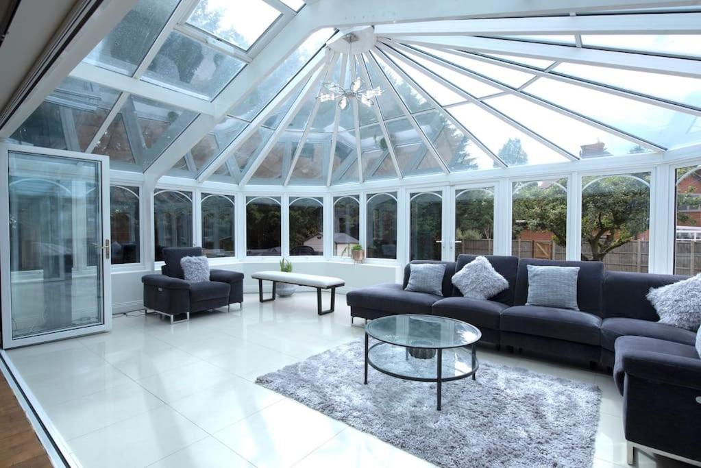 Luxury 6 Bedroom House With Parking - Northwood Northwood  Luaran gambar