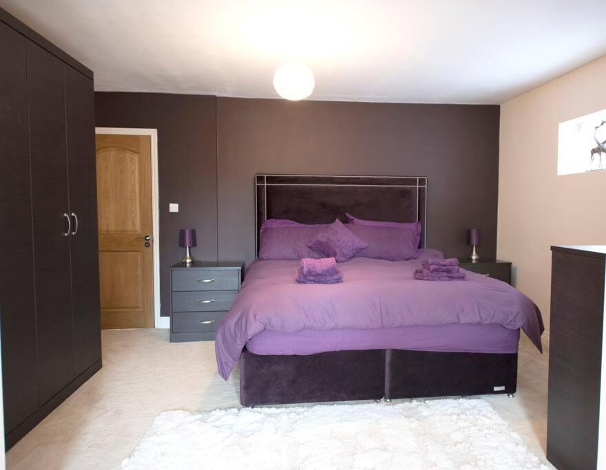 Luxury 6 Bedroom House With Parking - Northwood Northwood  Luaran gambar