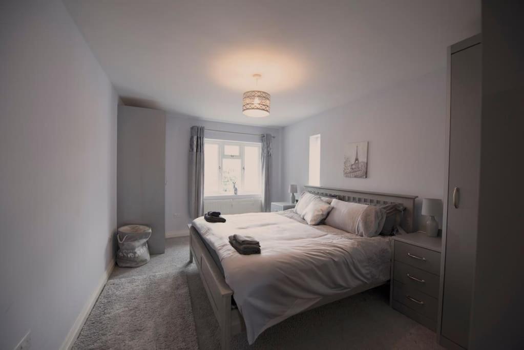Luxury 6 Bedroom House With Parking - Northwood Northwood  Luaran gambar